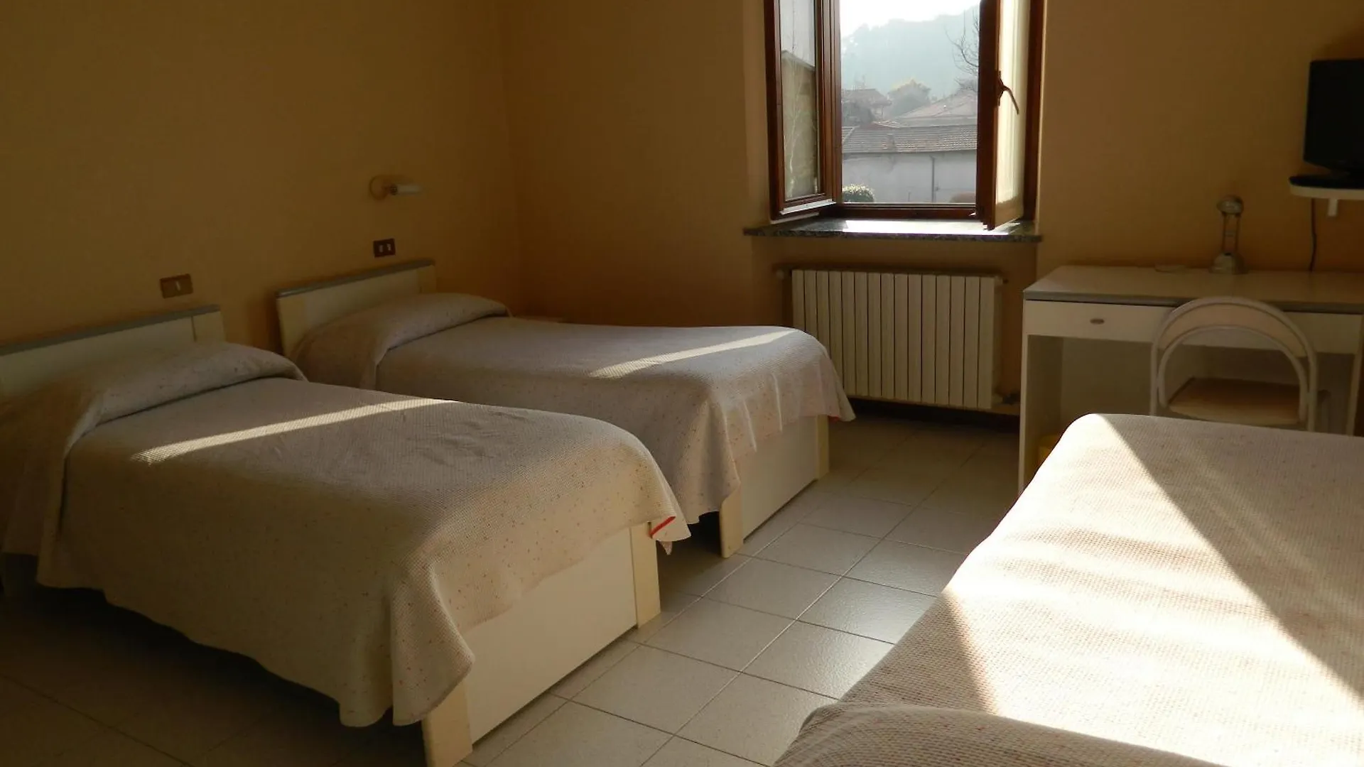 Albergo Michieletto Valmorea 2*,  Italy